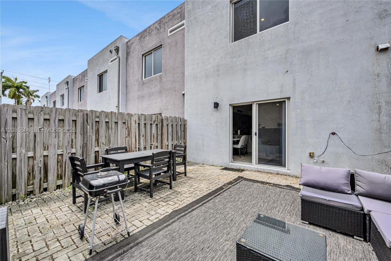 170 NW 158th St , Unit 7, Miami, FL 33169 Photo