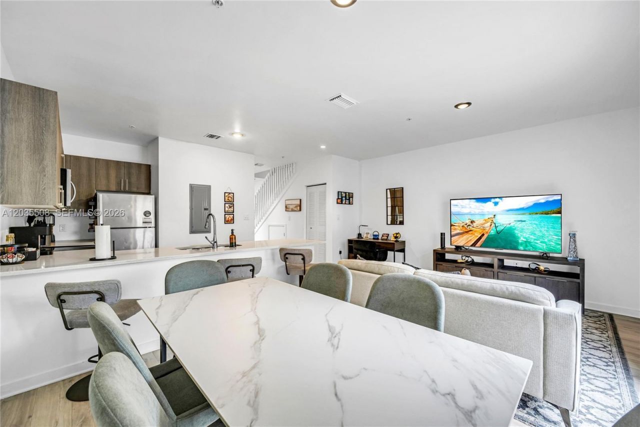 170 NW 158th St , Unit 7, Miami, FL 33169 Photo