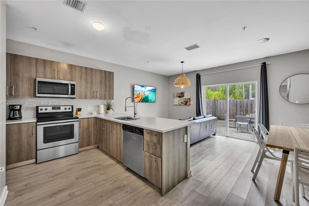 170 NW 158th St , Unit 7, Miami, FL 33169 Photo