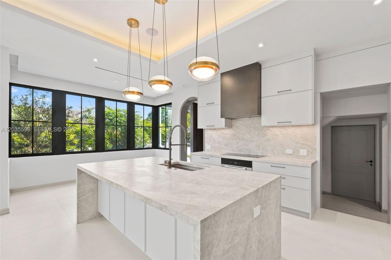 5262 La Gorce Dr , Miami Beach, FL 33140 Photo