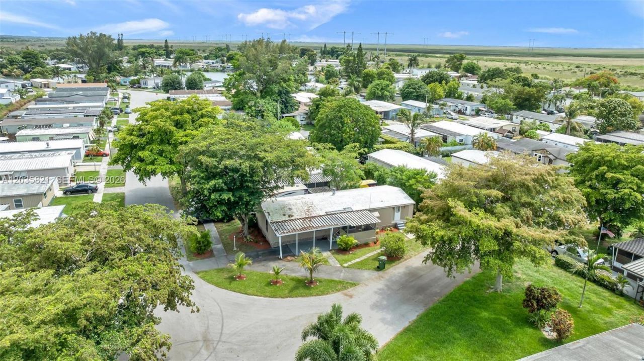 710 NW 217th Way , Pembroke Pines, FL 33029 Photo