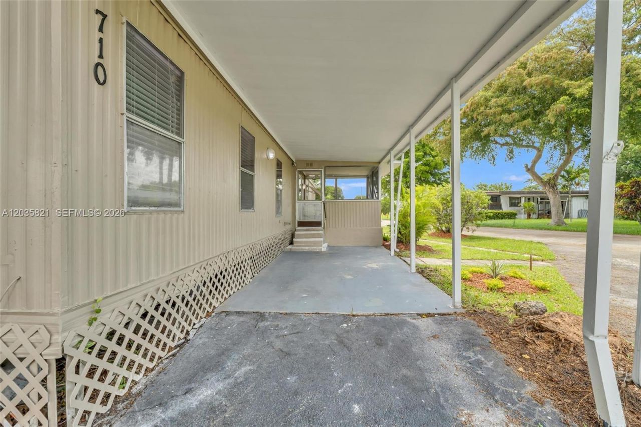 710 NW 217th Way , Pembroke Pines, FL 33029 Photo