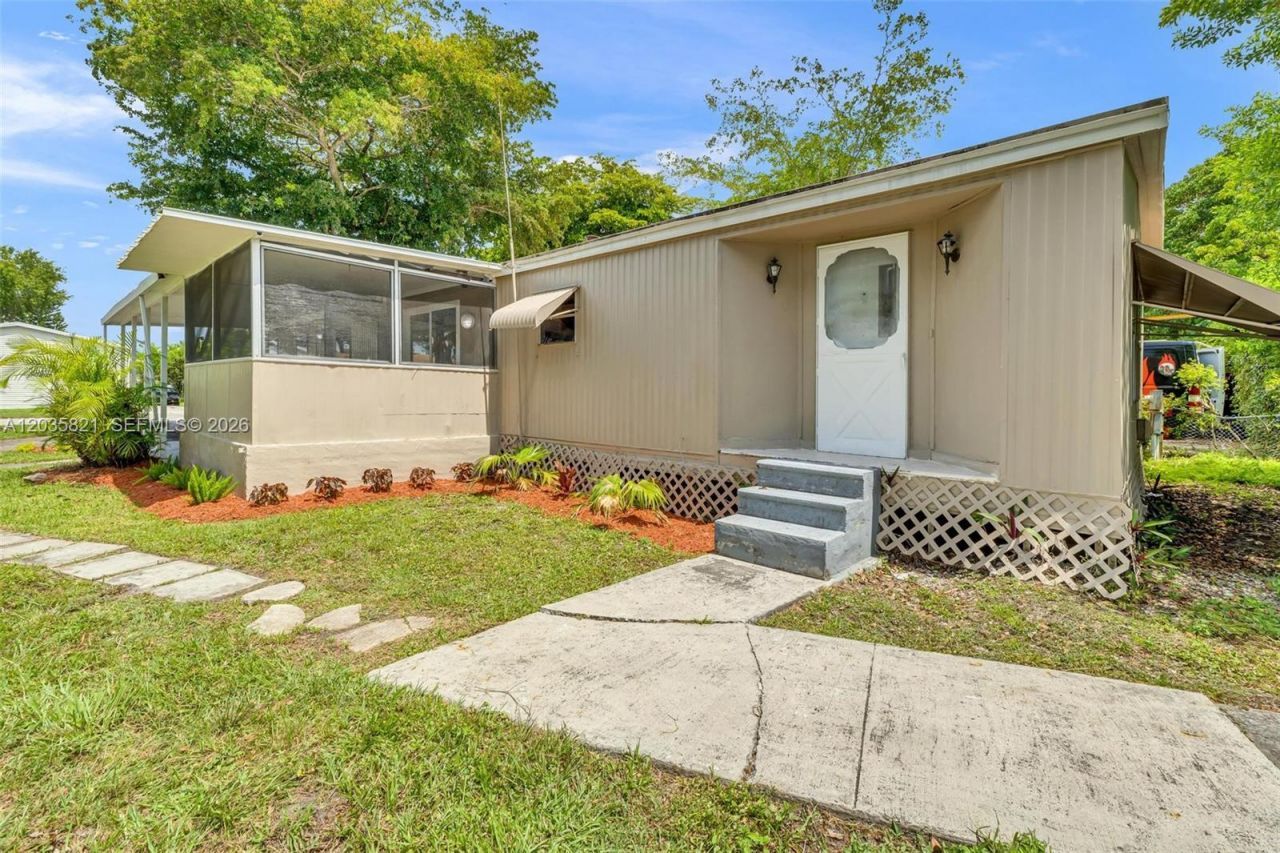 710 NW 217th Way , Pembroke Pines, FL 33029 Photo