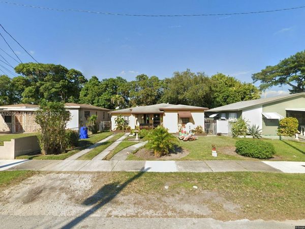 1239 NW 70th St , Miami, FL 33147