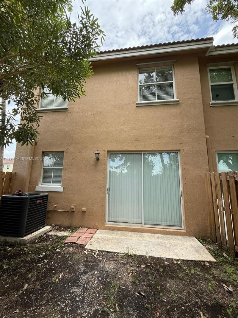 2462 SE 15th Ct , Homestead, FL 33035 Photo