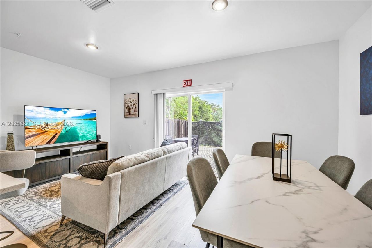 171 NW 158th St , Unit 1, Miami, FL 33169 Photo