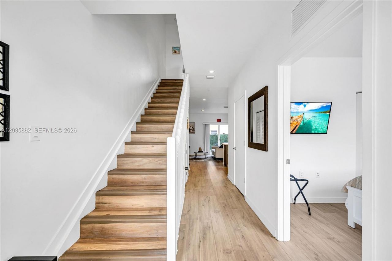 171 NW 158th St , Unit 1, Miami, FL 33169 Photo