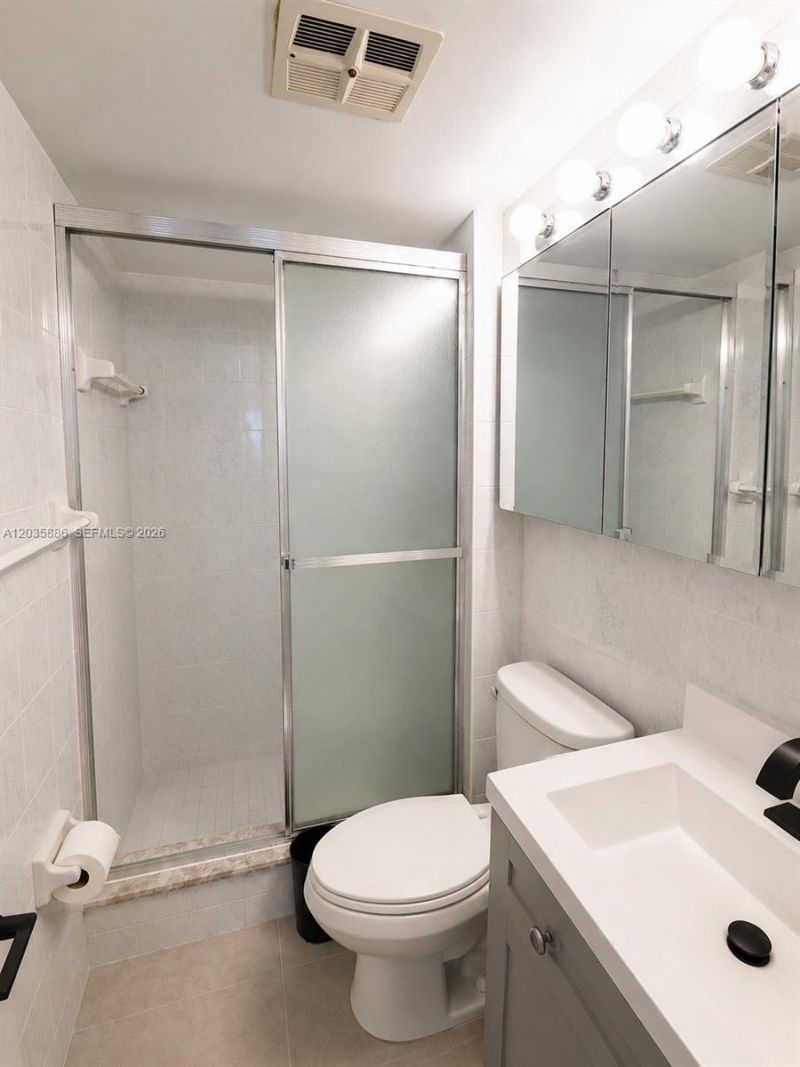 467 Golden Isles Dr, Unit 110, Hallandale Beach, FL 33009 Photo