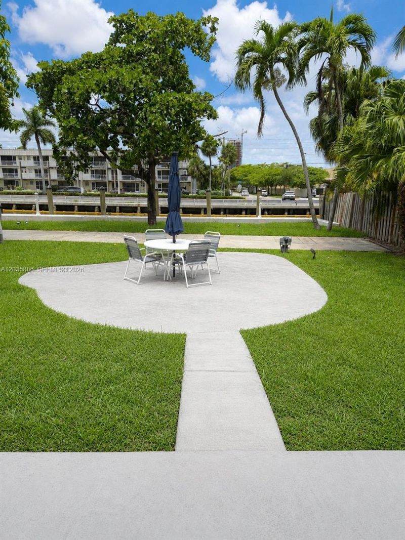 467 Golden Isles Dr, Unit 110, Hallandale Beach, FL 33009 Photo