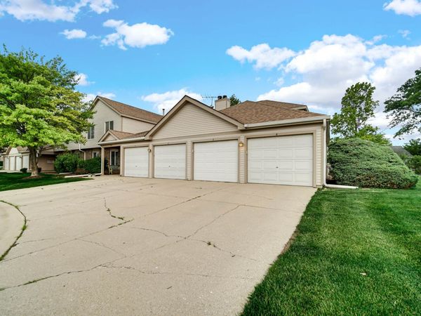 7000 Newport Drive , Unit 204, Woodridge, IL 60517