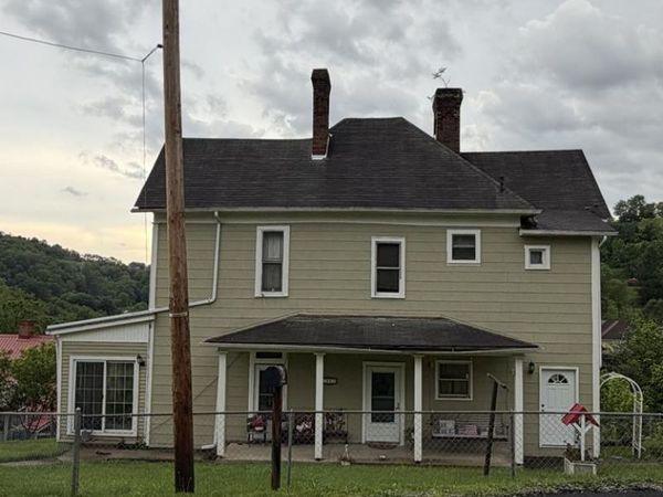 24 Hillcrest Avenue, Cameron, WV 26033