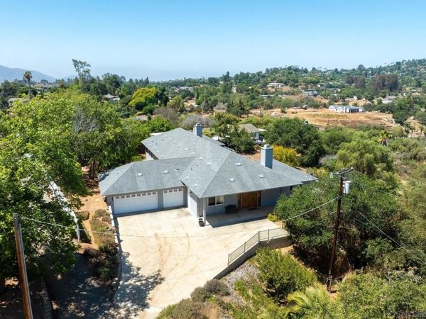 1520 Merritt Drive, El Cajon, CA 92020
