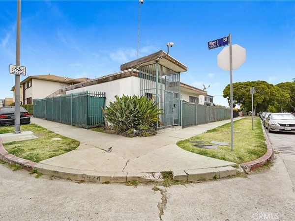 5924 West, Los Angeles, CA 90043