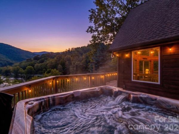 7714 State Highway 197 Highway N, Green Mountain, NC 28740
