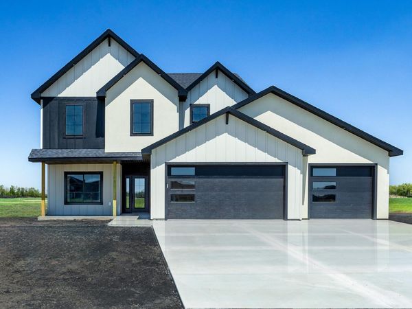 4947 41 Avenue N, Fargo, ND 58102