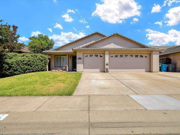 479 River Oaks Dr, Yuba City, CA 95991