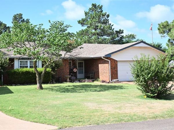 432 E Carson Lane, Mustang, OK 73064