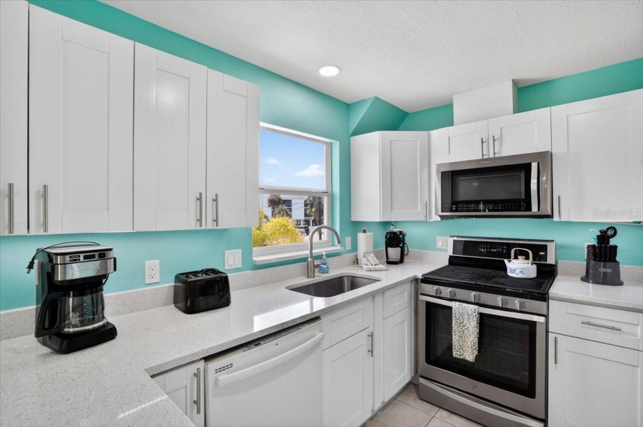 3303 6th Avenue , Unit B, Holmes Beach, FL 34217 Photo
