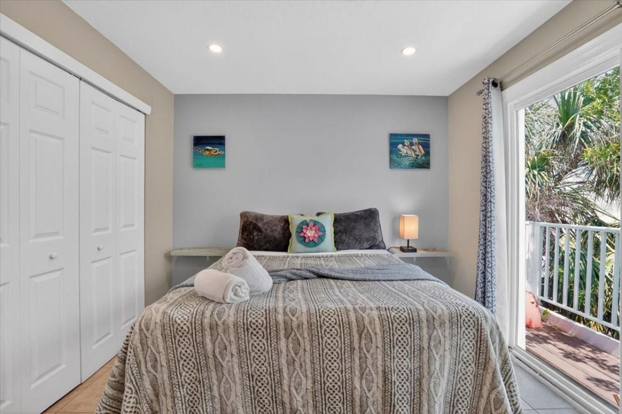 3303 6th Avenue , Unit B, Holmes Beach, FL 34217 Photo