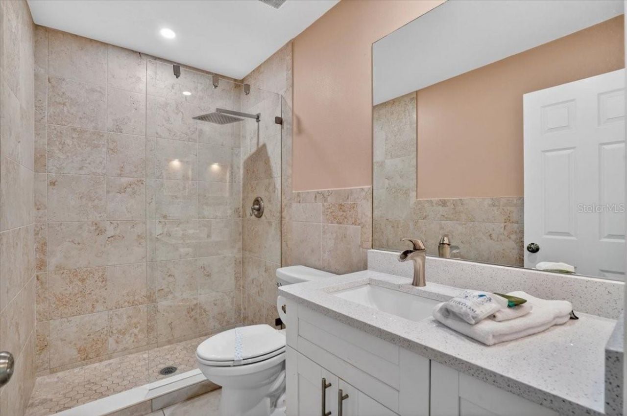 3303 6th Avenue , Unit B, Holmes Beach, FL 34217 Photo