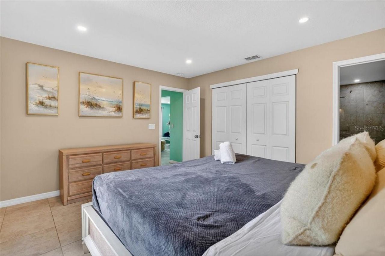 3303 6th Avenue , Unit B, Holmes Beach, FL 34217 Photo