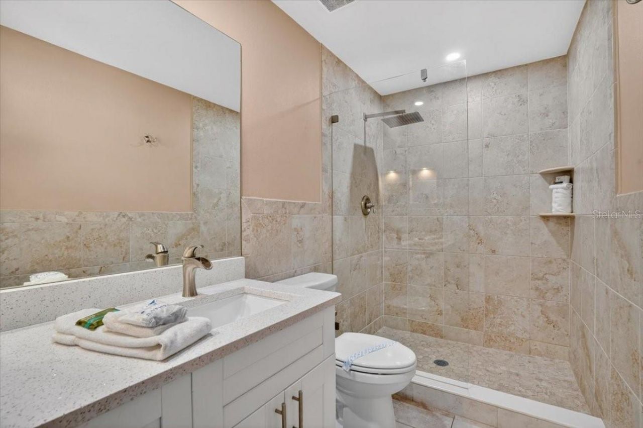 3303 6th Avenue , Unit B, Holmes Beach, FL 34217 Photo
