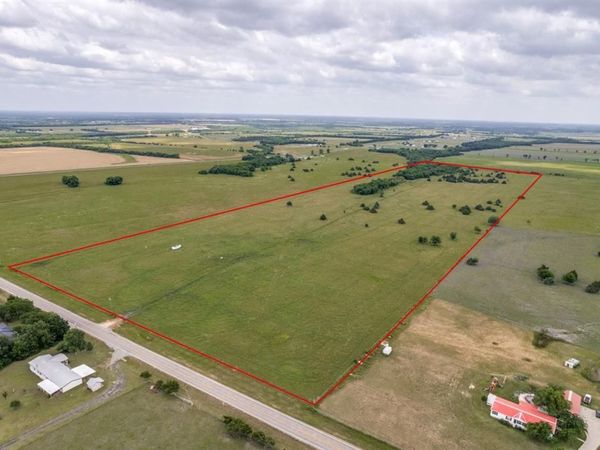 325 Fm 1566 W, Wolfe City, TX 75496