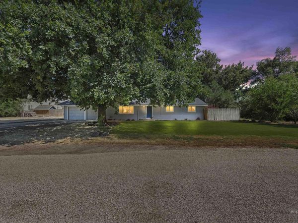 1122 E Iowa, Nampa, ID 83686