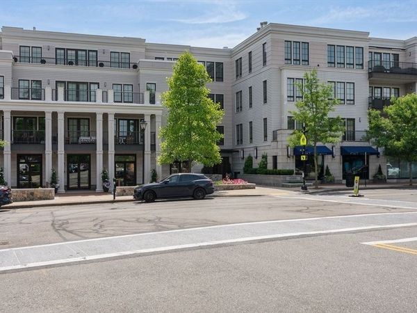 580 Washington Street, Unit 304, Wellesley, MA 02482