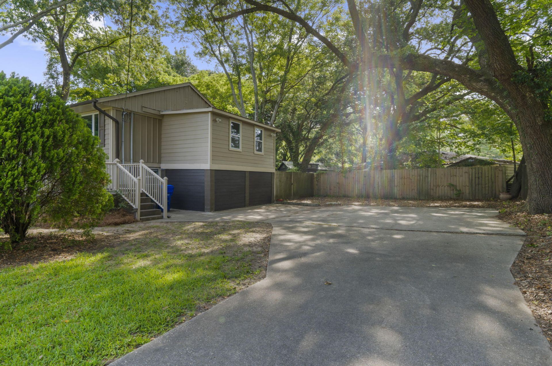 1811 Manigault Place Photo 23