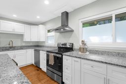 1811 Manigault Place photo 4