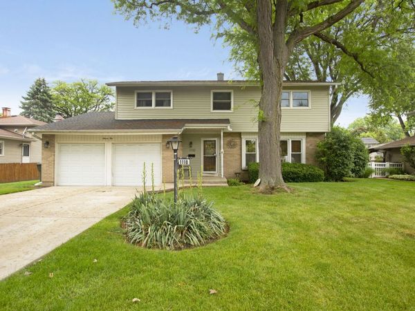 1110 E Dogwood Lane , Mount Prospect, IL 60056