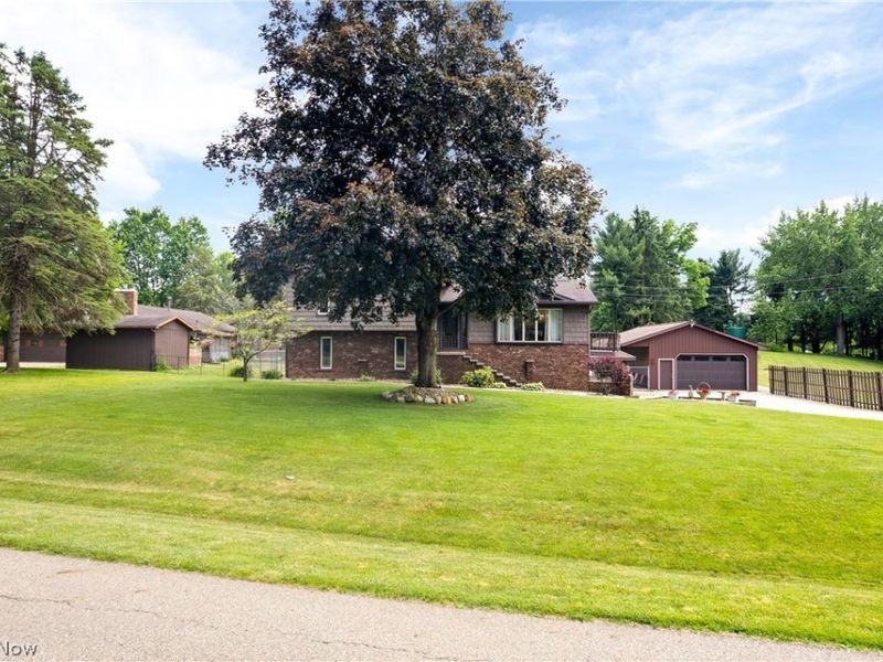 960 Karla Drive, Green, OH 44216 Photo 2