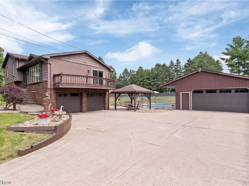 960 Karla Drive, Green, OH 44216 Photo 5