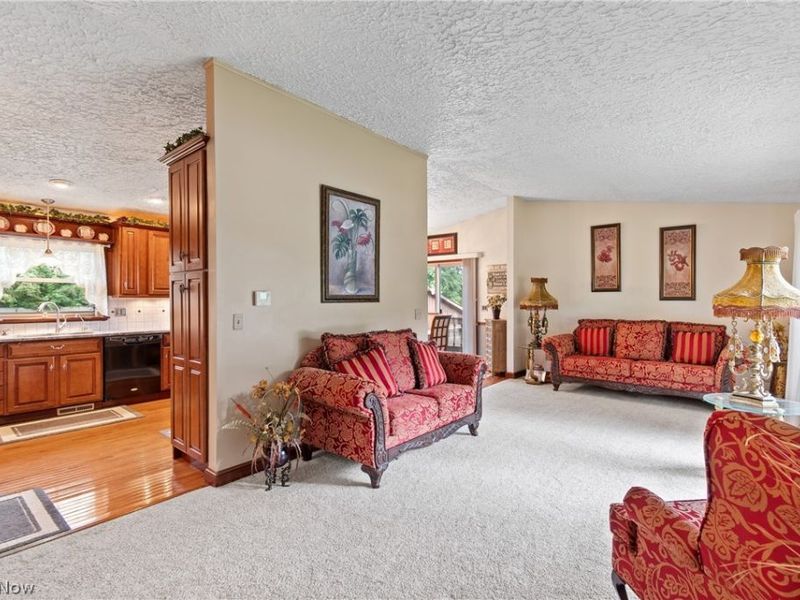 960 Karla Drive, Green, OH 44216 Photo 7