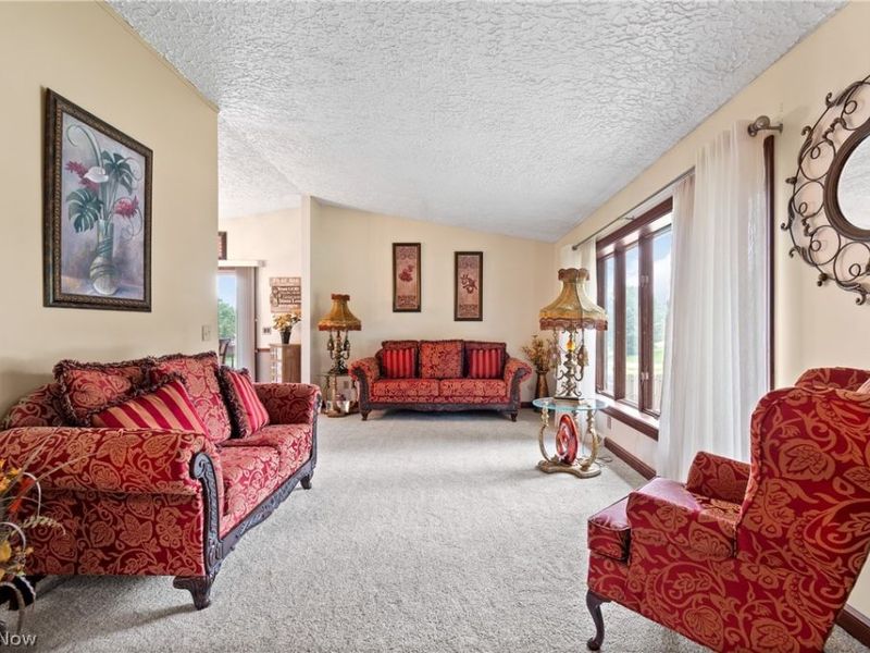 960 Karla Drive, Green, OH 44216 Photo 8