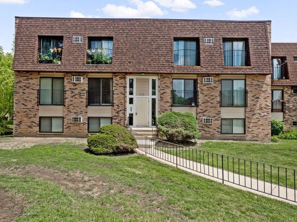 170 S Waters Edge Drive S, Unit 102, Glendale Heights, IL 60139