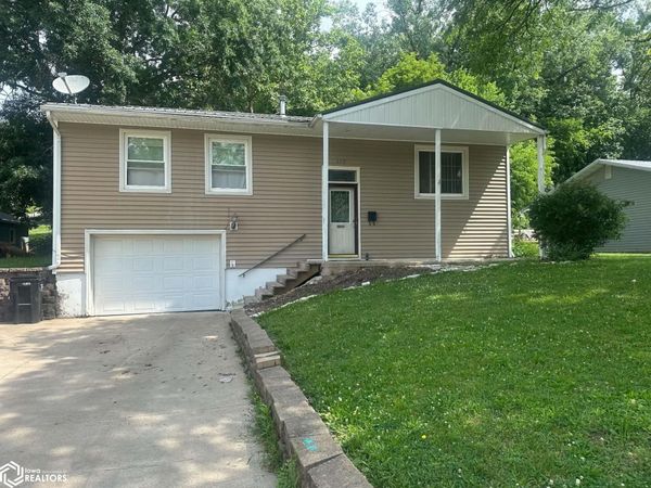 319 Lincoln Avenue, Ottumwa, IA 52501