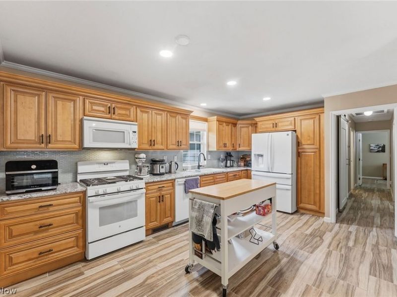 5923 Mills Creek Lane, North Ridgeville, OH 44039 Photo 7