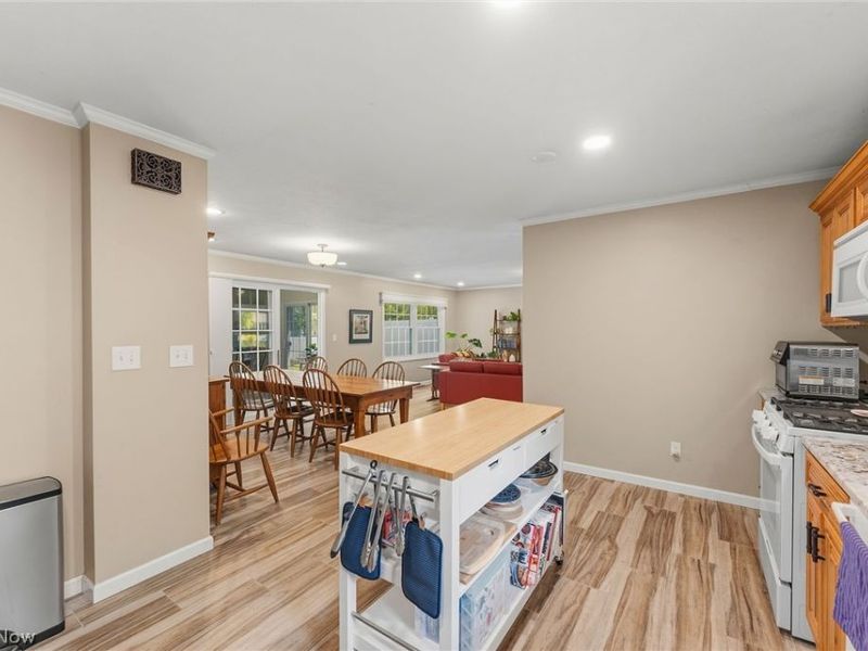 5923 Mills Creek Lane, North Ridgeville, OH 44039 Photo 9