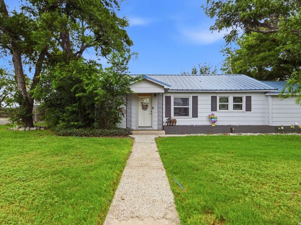2401 Avenue J, Hondo, TX 78861
