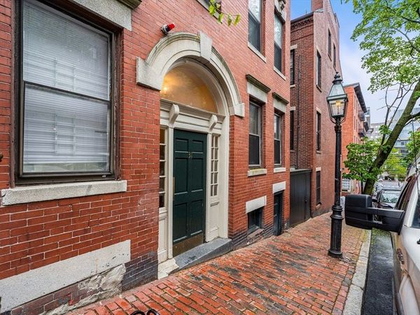 31 Irving St, Unit 4, Boston, MA 02114