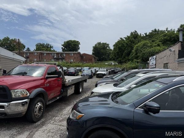 8827-8833 N Broadway , St Louis, MO 63147