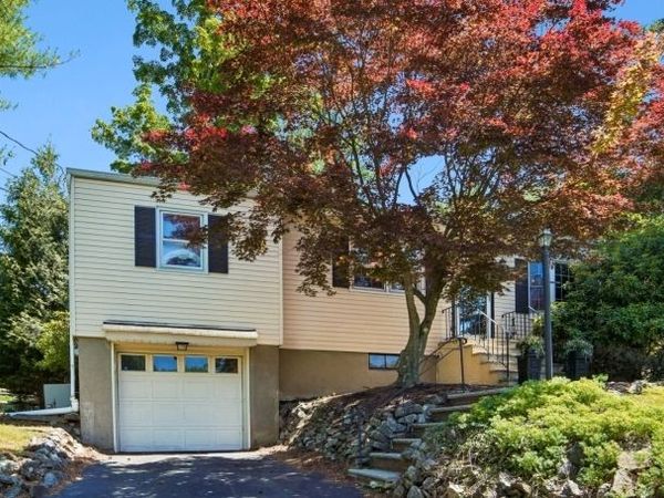 74 Minnehaha Blvd, Oakland, NJ 07436