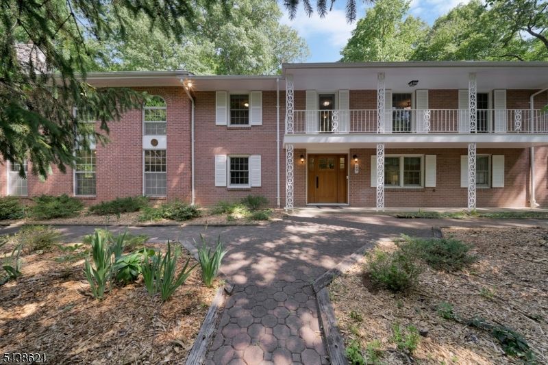 29 Brook Dr, Watchung, NJ 07069 Main Photo