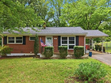 1104 Pinecrest Ave, Bedford, VA 24523