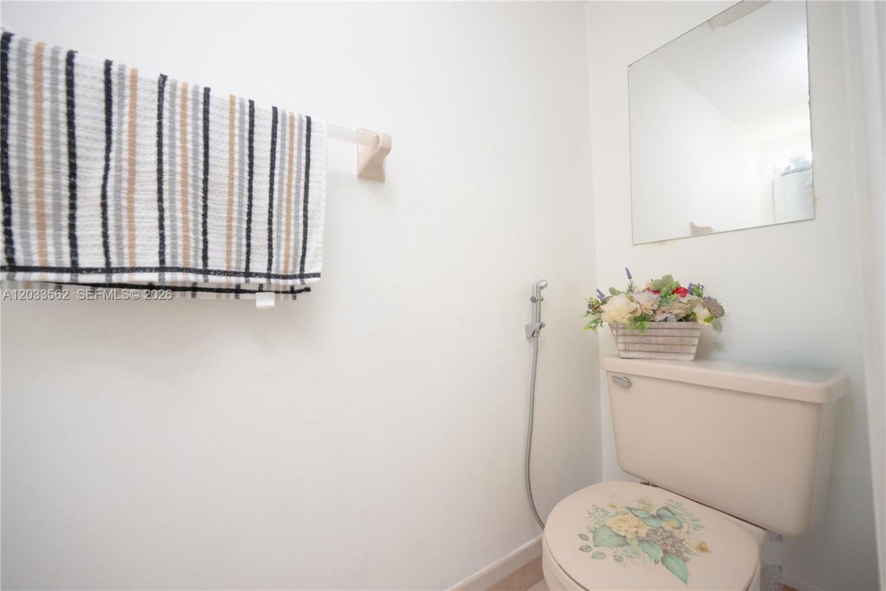 1255 W 53rd St , Unit 306, Hialeah, FL 33012 Photo