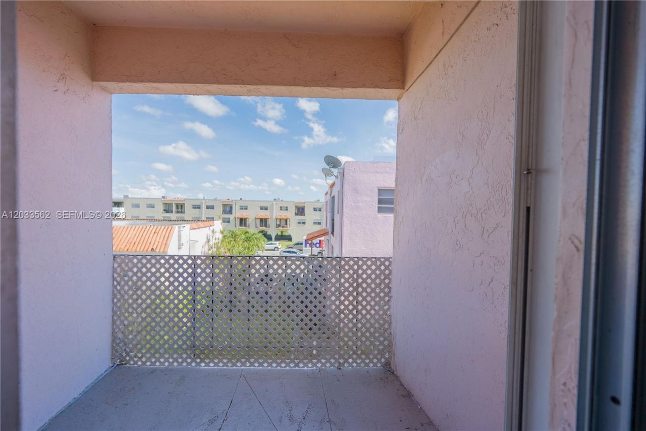 1255 W 53rd St , Unit 306, Hialeah, FL 33012 Photo
