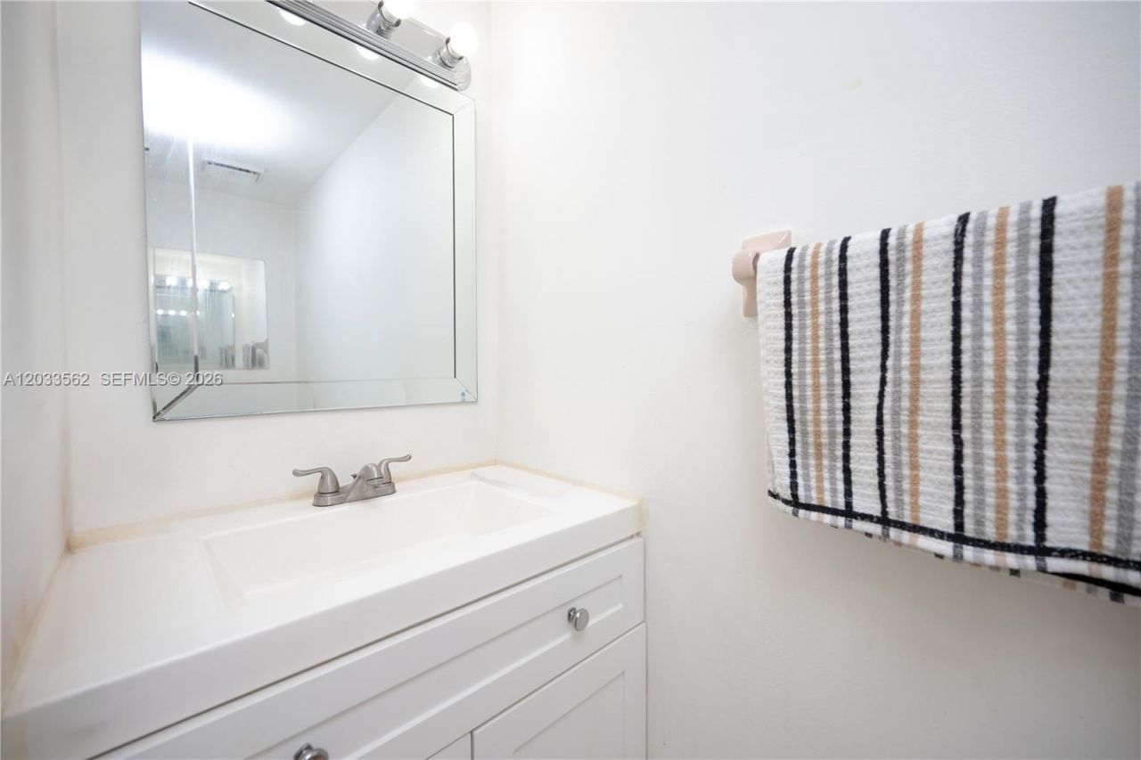 1255 W 53rd St , Unit 306, Hialeah, FL 33012 Photo