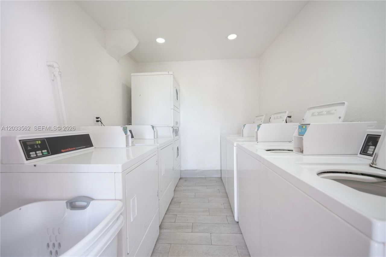 1255 W 53rd St , Unit 306, Hialeah, FL 33012 Photo